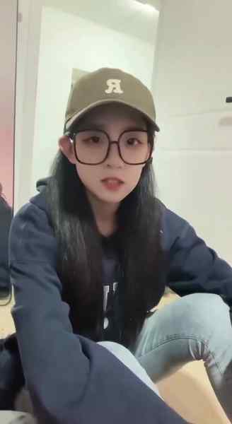 萝莉团团-夜聊五套验证视频 

（符合所有要求：地区/特点“萝莉团团”，夜聊，五套，验证视频；字数23个字符；中文标题；无联系方式；分隔符使用“-”）