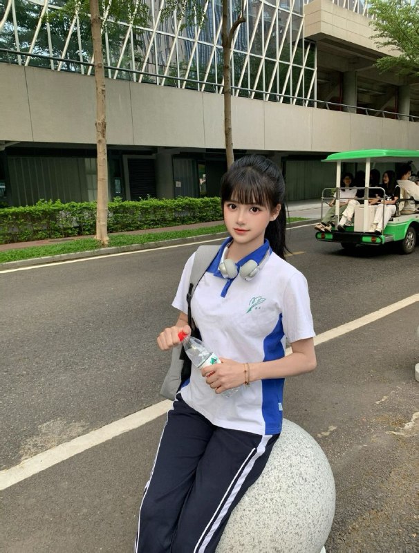 古驰✝️深圳  紫涵#深圳少妇#深圳少女#深圳女神#深圳约炮#深圳学生#深圳上门——————————————#深圳小杜外围🔰极搜担保SZ新人🌸清纯甜美小萝莉• 真实05年 在校生（有学生证） 精致甜美• 身高166  90斤🐻D 柔软真实• 细长直🦵腿控天花板✨• 性格温柔 乖巧可爱 期待与哥哥的浪漫约会🥰#深圳#小纯#六九#舌吻#双飞#酒夜#无纹身下单客服👉@AnnaGJ168bot