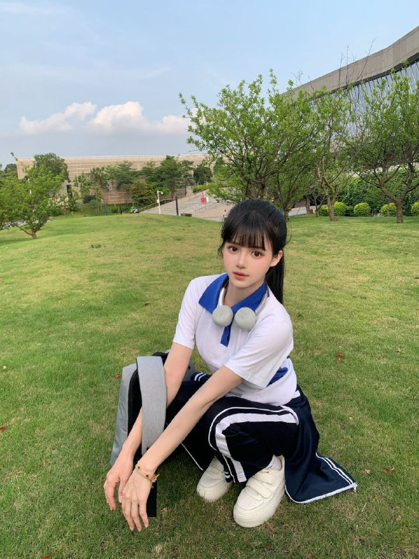 古驰✝️深圳  紫涵#深圳少妇#深圳少女#深圳女神#深圳约炮#深圳学生#深圳上门——————————————#深圳小杜外围🔰极搜担保SZ新人🌸清纯甜美小萝莉• 真实05年 在校生（有学生证） 精致甜美• 身高166  90斤🐻D 柔软真实• 细长直🦵腿控天花板✨• 性格温柔 乖巧可爱 期待与哥哥的浪漫约会🥰#深圳#小纯#六九#舌吻#双飞#酒夜#无纹身下单客服👉@AnnaGJ168bot