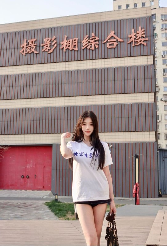 #北京包夜#北京线下#北京外出#北京嫩妹#北京小妹#北京上门——————————————#北京小杜外围🔰极搜担保鸡哥🏠Age：21 Cup：D Height：173 Weight：46kgHobby：钢琴，爵士，拉丁，潜水北京电影学院学生，纯兼职，有学生证，无风尘味。精致脸蛋，魔鬼身材。东三环超豪华gzs，美貌与智慧并存。仅接待高素质，您的好运伴侣，期待与您邂逅。很少开，🈲挂圈#硬5#夏威夷#学生下单客服👉@AnnaGJ168bot