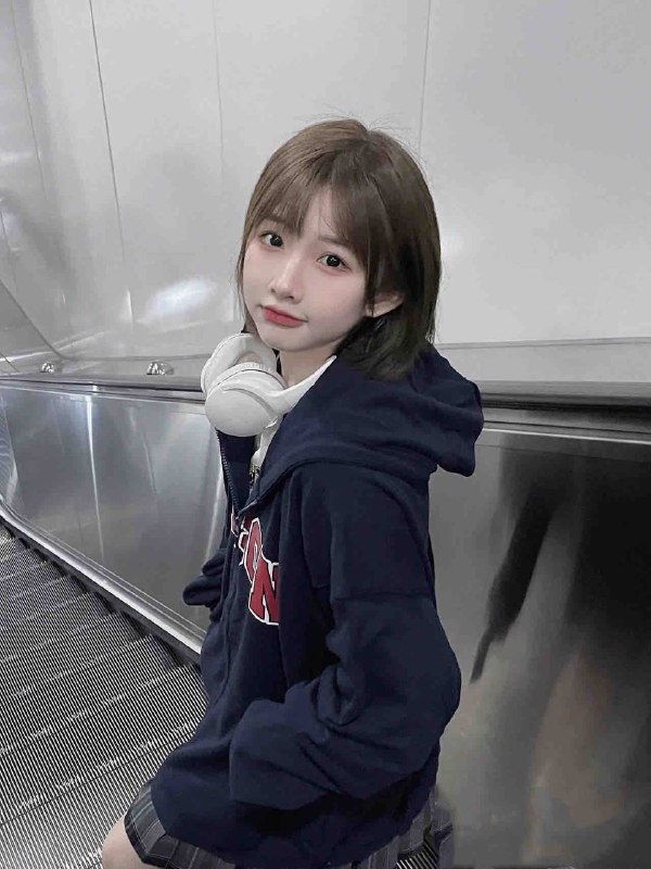 #广州修车#广州少女#广州高端#广州约炮#广州美女#广州上门——————————————#广州小杜外围🔰极搜担保#广州阿力🔥兔子牙05年短发舞蹈生全脸无整原生态 期待与你相遇～05年/88斤/163/ C，高中刚毕业全部本人实拍照，所见即所得12年舞蹈功底，S身材马甲线翘臀🉑一字马，柔韧性很好，解锁新姿势🈶jk，🈶制服，🉑🚗震，🉑🐍#154-1下单客服👉@AnnaGJ168bot