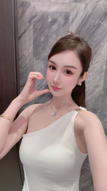 #深圳包夜#深圳线下#深圳外出#深圳嫩妹#深圳小妹#深圳上门——————————————#深圳小杜外围🔰极搜担保古驰✝️深圳 多多纯新人兼职年龄： 22身高：175cm体重：48kg胸围：D罩杯 真🐻兼职短开，配合度超级好，三点粉紧致，女友feel💗，0整容，纯天然，无瑕疵谈吐举止优雅 双商在线  期待与你美好#福田#长腿#御姐。下单客服👉@AnnaGJ168bot