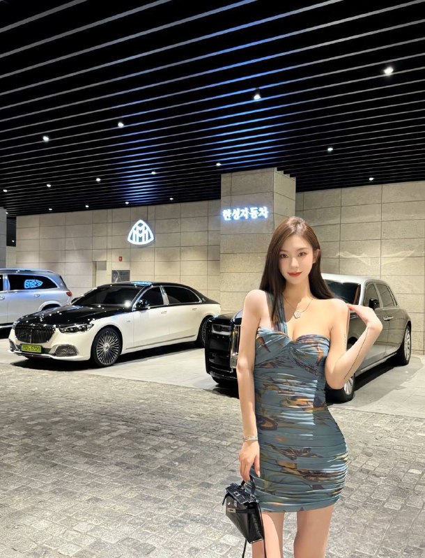 #曼谷修车#曼谷少女#曼谷高端#曼谷约炮#曼谷美女#曼谷上门——————————————#曼谷小杜外围🔰极搜担保烈火奶奶🏠#曼谷曼谷🏠UU 平面模特Address:BangkokBust:36CHeight: 175CMWeight: 52Kg• CAREER：摆拍模特 四級英語• 爱好/茶艺 美术 健身 旅游• 商务接待 旅行伴游下单客服👉@AnnaGJ168bot