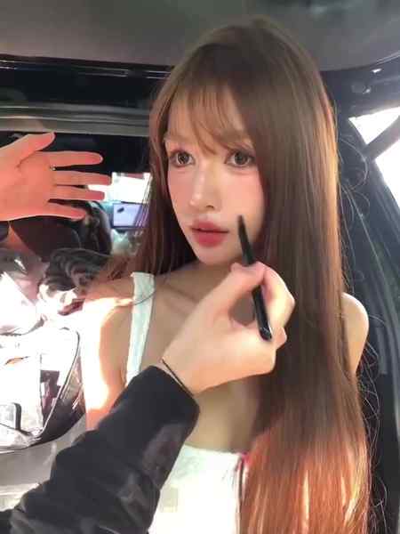 广州外围-D罩杯-白腿长腿-极品尤物