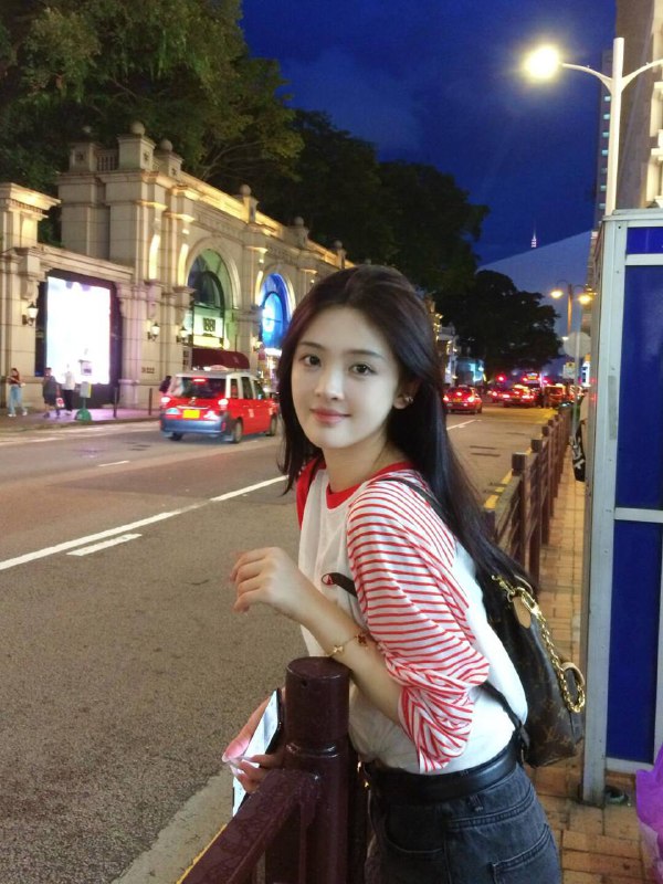 #香港约炮#香港兼职#香港少妇#香港嫩妹#香港小妹#香港上门——————————————#香港小杜外围🔰极搜担保香港🇭🇰05年白小纯 皮肤白皙纯天然 無整容 学生款168 C 娇小款  体重90下单客服👉@AnnaGJ168bot