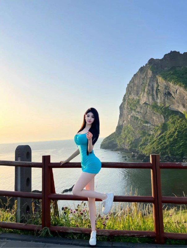 #香港约炮#香港兼职#香港少妇#香港嫩妹#香港小妹#香港上门——————————————#香港小杜外围🔰极搜担保香港🇭🇰极品甜美白小纯港女款真实00年 属龙 24岁光脚净身高168cm体重45kg，真🐻D+cup五官精致自然，青春活力皮肤白嫩光滑，性格很好体型瘦高苗条，腰细腿长身材前凸后翘，大🐻翘臀下单客服👉@AnnaGJ168bot