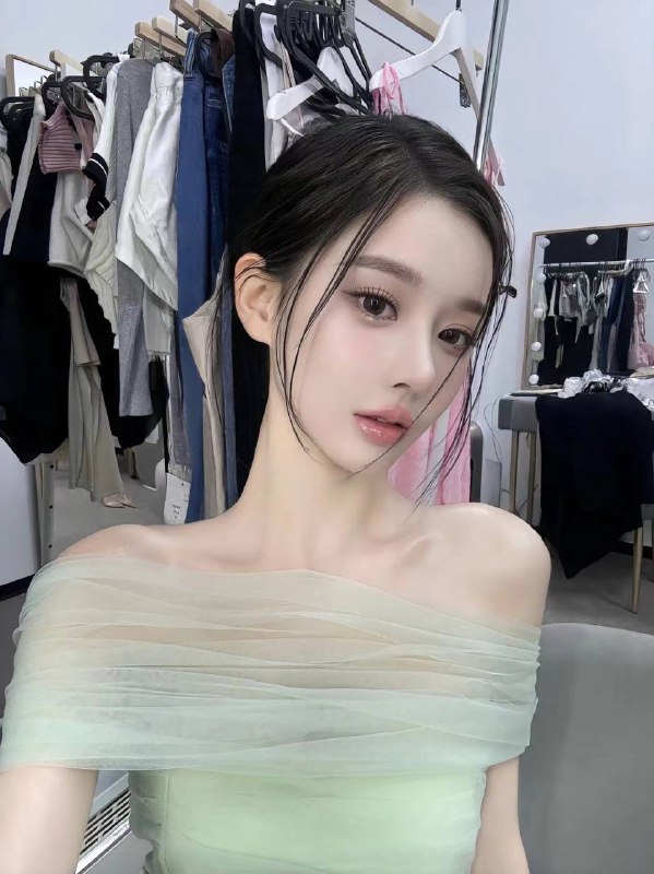 #广州修车#广州少女#广州高端#广州约炮#广州美女#广州上门——————————————#广州小杜外围🔰极搜担保#广州阿力🔥硬5🦜意大利马兰欧尼学院毕业生• 身高175，D杯，无敌长腿，腿控必备• 精通英文，意大利语，可看学籍• 参加过2023华伦天奴大秀策划• 现杜嘉班纳设计总监同门师妹• 真正高素质女孩，资料非造假#希雅#硬5下单客服👉@AnnaGJ168bot