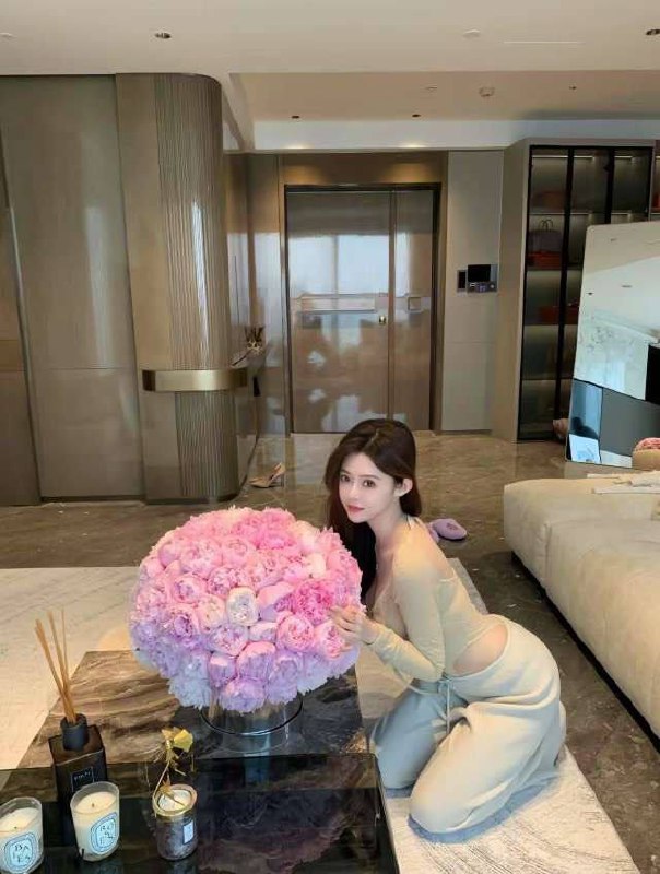 #鄂尔多斯包夜#鄂尔多斯线下#鄂尔多斯外出#鄂尔多斯嫩妹#鄂尔多斯小妹#鄂尔多斯上门——————————————#鄂尔多斯小杜外围🔰极搜担保Height身高/净166Weight体重/88Bust🐻围/CAge年龄/02Occupation职业兼职/平面模特，某音娱乐主播提示:皮肤特别好，全身原装，无纹身提示:身材火辣，陪伴有面，贴身秘书提示:漫游🐻推 丝袜 情趣衣服都🉑尝试下单客服👉@AnnaGJ168bot