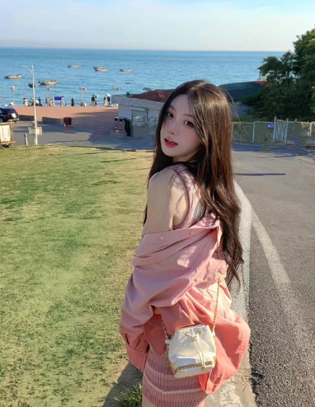 #杭州包夜#杭州线下#杭州外出#杭州嫩妹#杭州上门#杭州少妇——————————————#杭州小杜外围🔰极搜担保杭州苏微微#独家纯新人学生暑假兼职。鹦鹉、168D。04年。白幼嫩。筷子腿，皮肤雪白清纯洋气。天然无整。甜美可人。#上城区#硬五#709新人下单客服👉@AnnaGJ168bot