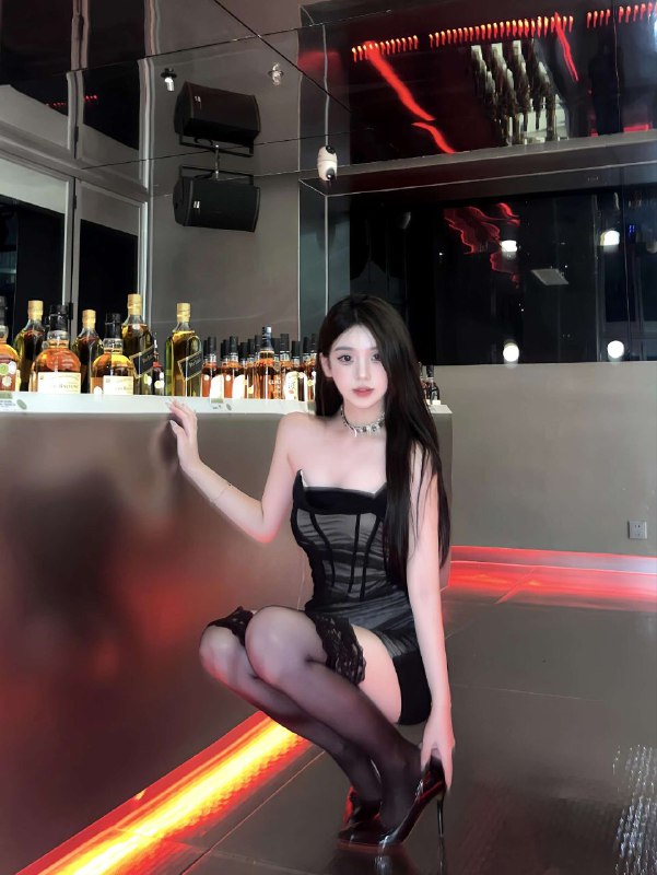 #济南包夜#济南线下#济南外出#济南嫩妹#济南小妹#济南上门——————————————#济南小杜外围🔰极搜担保#济南#儒风🏠娜娜济南极品纯欲天花板• Age年龄        03年• Height 身高  170cm• Weight体重  45-46kg• Bust胸围       C-cup皮肤滑嫩 白皙透亮完美比例 身材匀称🌠高素质 高智商 高情商 平易近人清纯活泼&洋气&热情 随时切换Hobby爱好：健身 旅行 下棋 滑雪 摄影 美食下单客服👉@AnnaGJ168bot