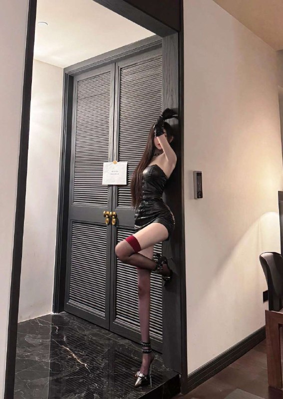 #济南包夜#济南线下#济南外出#济南嫩妹#济南小妹#济南上门——————————————#济南小杜外围🔰极搜担保#济南#儒风🏠欣欣👾极品御姐纯新人兼职身高：180cm体重：50kg胸围：D罩杯 真🐻兼职短开，配合度超级好，三点粉紧致，女友feel💗谈吐举止优雅 双商在线  期待与你美好相遇😘下单客服👉@AnnaGJ168bot