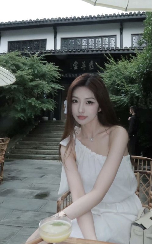 #上海包夜#上海线下#上海外出#上海嫩妹#上海小妹#上海上门——————————————#上海小杜外围🔰极搜担保𝑺𝒉𝒂𝒏𝒈𝑯𝒂𝒊 ⑤🔝#英伟达爱豆原服装平面MODELHeight:净170 Age:02 Bust：D#真胸全身0整，#无纹身及不良嗜好完美身线 肤白貌美 开朗乐观的性格给人轻松流连的体验。#无整#上海#五起#双飞#空降#小纯#好评#长腿#黄浦下单客服👉@AnnaGJ168bot