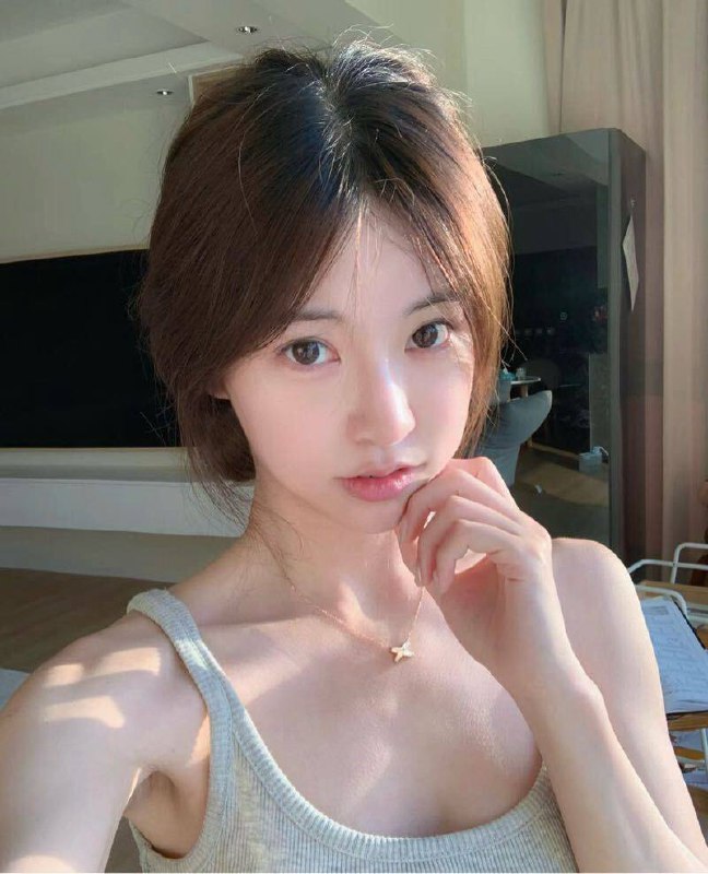 #义乌包夜#义乌线下#义乌外出#义乌嫩妹#义乌小妹#义乌上门——————————————#义乌小杜外围🔰极搜担保新人学妹兼职短开165 ᴄᴍ-体重90-胸围C   06年🤍混血漫画脸 五官精致🤍饱满傲人身材 小蛮腰筷子腿🤍雪白肌肤 粉三点 可遇不可求🤍完美长蹆白细直 腕线过裆下单客服👉@AnnaGJ168bot