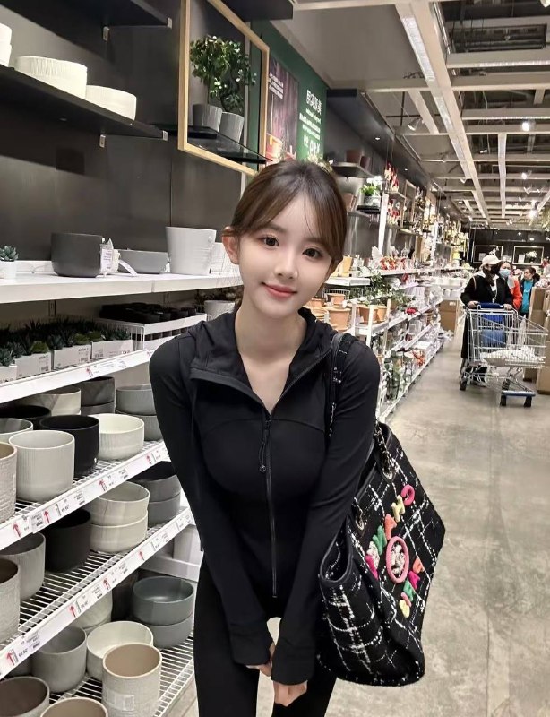 #成都包夜#成都线下#成都外出#成都嫩妹#成都小妹#成都上门——————————————#成都小杜外围🔰极搜担保成都九九🏠川音在校学生身高：170体重：46kg胸围：C川音在校学生兼职，真实04，只接素质课下单客服👉@AnnaGJ168bot