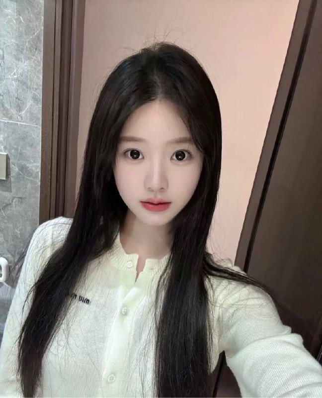 #重庆约炮#重庆兼职#重庆少妇#重庆嫩妹#重庆小妹#重庆上门——————————————#重庆小杜外围🔰极搜担保#重庆水原希子首次下水刚破C真实05年 清纯甜美🥢腿真实在校生，无不良嗜好 165CD全身雪白三点粉-五官立体，身段佳天然无整超级纯，甜美可爱声甜体柔，期待与您相见下单客服👉@AnnaGJ168bot