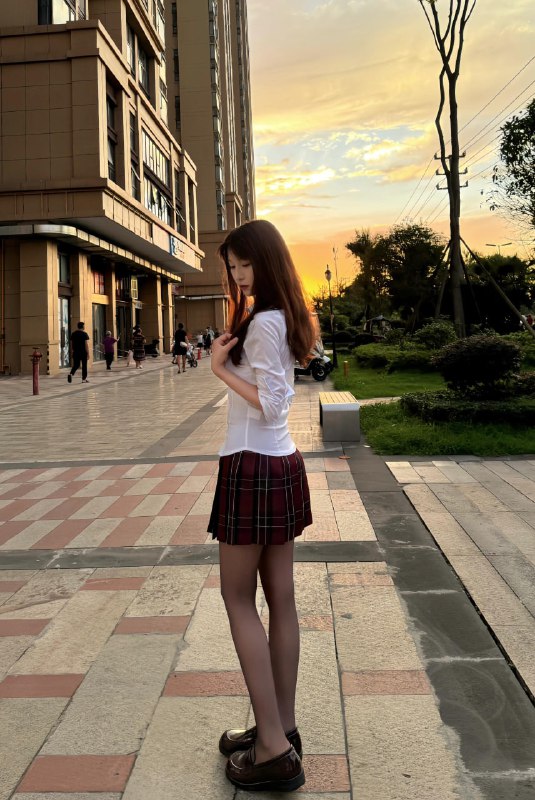 #西安约炮#西安兼职#西安少妇#西安嫩妹#西安小妹#西安上门——————————————#西安小杜外围🔰极搜担保兼职学妹🔥🏆身高：165🏆🏆体重：46 KG胸围：36c💋备注：乖巧懂事配合度高，多逼紧极易高潮 风骚逼人，，鸳鸯戏水黑吹箫，观音座莲 丝袜诱惑，初次下海💎下单客服👉@AnnaGJ168bot