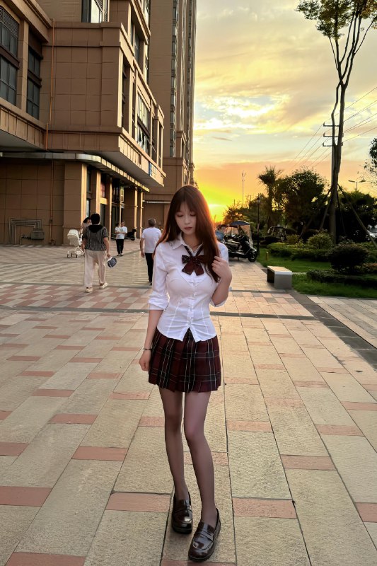 #西安约炮#西安兼职#西安少妇#西安嫩妹#西安小妹#西安上门——————————————#西安小杜外围🔰极搜担保兼职学妹🔥🏆身高：165🏆🏆体重：46 KG胸围：36c💋备注：乖巧懂事配合度高，多逼紧极易高潮 风骚逼人，，鸳鸯戏水黑吹箫，观音座莲 丝袜诱惑，初次下海💎下单客服👉@AnnaGJ168bot