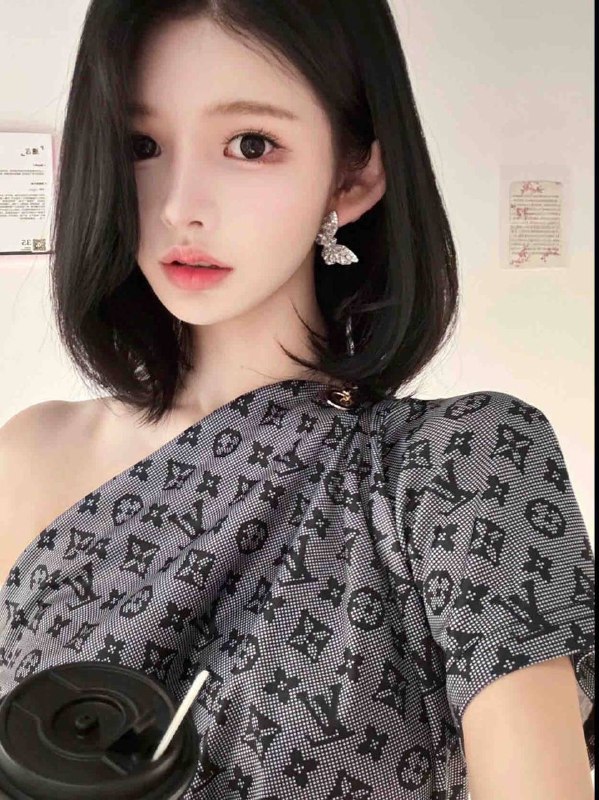 #深圳福田#深圳罗湖#深圳南山#深圳龙岗#深圳宝安#深圳龙华——————————————#深圳小杜外围🔰极搜担保古驰✝️深圳5W  乐乐短发女孩。172mD体重90，A4腰马甲线美术生五官精致性格温柔懂事#深圳#5W#小纯#六九舌吻下单客服👉@AnnaGJ168bot