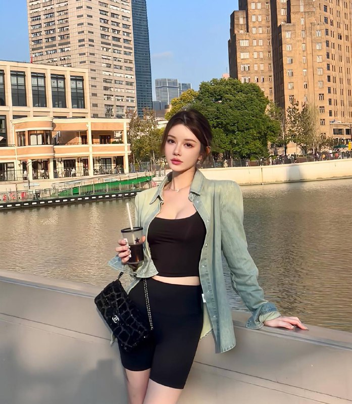 #深圳少妇#深圳少女#深圳女神#深圳约炮#深圳学生#深圳上门——————————————#深圳小杜外围🔰极搜担保古驰✝️深圳🏠3外5  图图深圳極®品性感车模气质御姐精致洋气02年气质冷白皮嫩出氵• 身高/172Cm一毫米不差• 体重/48KG• 胸围/C• 职业/自媒体博主 签约模特/• 特长/彩画🎨服装设计 摄影📹• 兴趣/健身🏋🏻高尔夫️🏌冲浪🏄‍♀️资料真实真人真照禁偶尔需要上课需提前预约#南山#5W#御姐#代开下单客服👉@AnnaGJ168bot