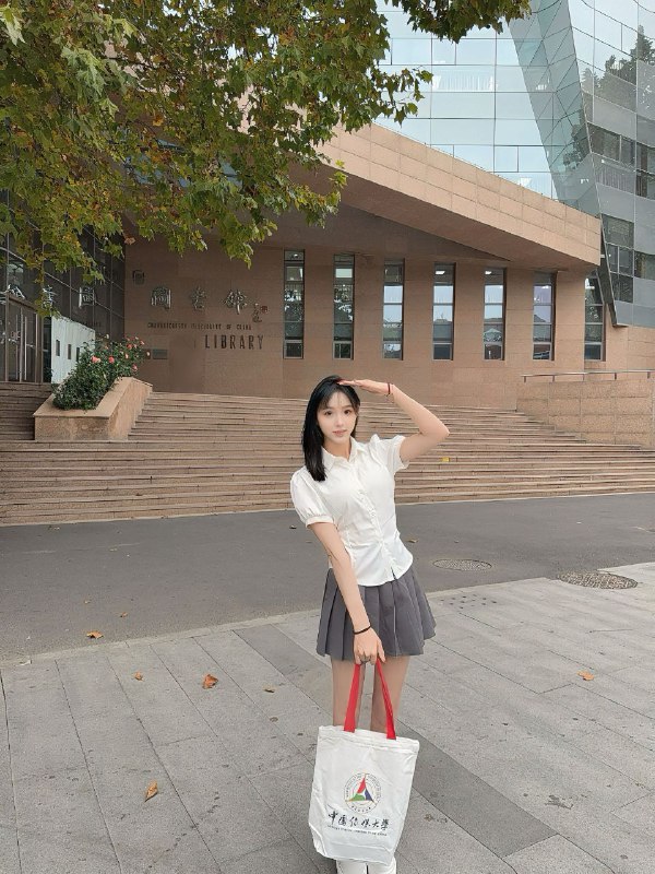 #北京约炮#北京娱乐#北京萝莉#北京少妇#北京美女#北京上门——————————————#北京小杜外围🔰极搜担保鸡哥🏠硬5北京新人❤️，刚下💧，艺术生兼职，硬5 W🦜鹦鹉。真实05可现场看证验，172 48公斤 天然C，纯天然无整，气质型学妹，身材完美，皮肤白嫩，高颜值可素颜见课，无纹身，不抽烟不喝酒，待课温柔且主动，高情商会聊天，开朗爱笑，不催不事，服务好，可🐍吻，见必玺#奶兔#硬5下单客服👉@AnnaGJ168bot