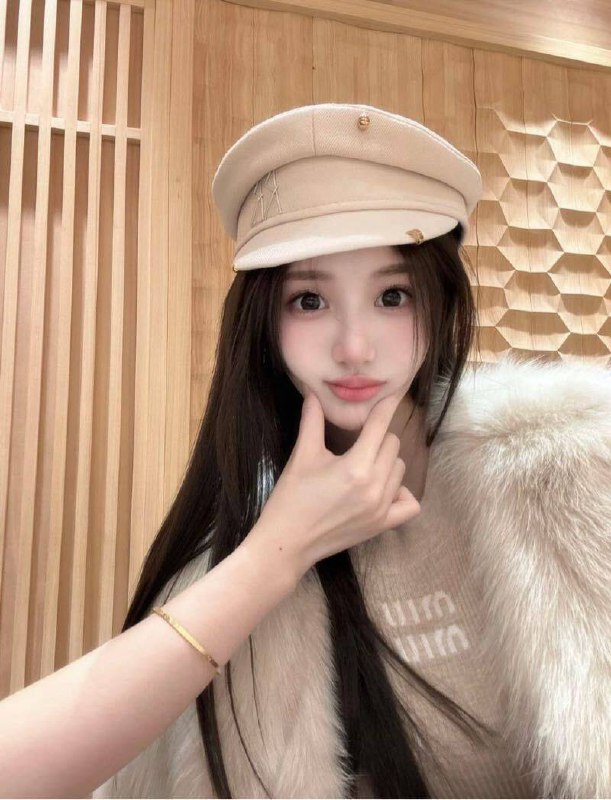 古驰✝️深圳   摇一摇深圳新人首开平面模特02年甜系女友170E 大长腿 肤白貌美温柔不事不催🉑️69舌吻欢迎哥哥来品鉴#福田#纯欲#大咪下单客服👉@AnnaGJ168bot
