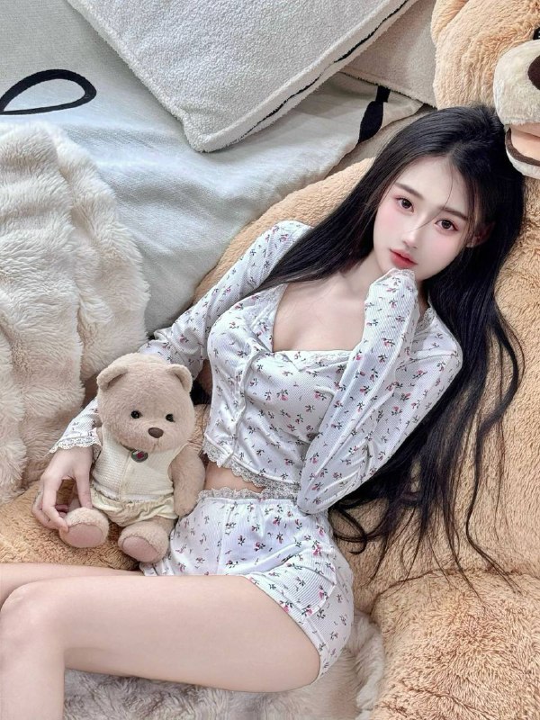 古驰✝️深圳 欣儿首开年龄:05 身高:168 体重:90🐻C🌸身材婀娜多姿 本人清纯可爱 三点粉🌸性格温柔，举止大方，情商智商双在线🌸温柔如水 真人真照 服务好不催人🌸又乖又甜 配合度高 代客如初恋 好评必选#深圳#小纯#福田下单客服👉@AnnaGJ168bot