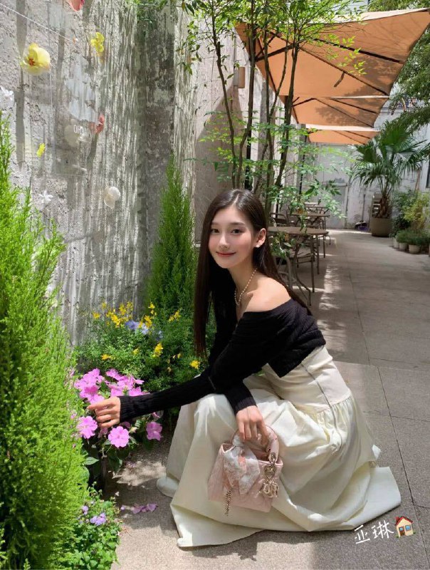 BEIJING    W⬆️一一一一一一一一一一一一一一一一一一一一一净高180C 《逆天大长腿》清丽脱俗 纯天然极品 气质天花板全身无整无纹身 完美身材比例 健身女神圈外素人 偶尔兼职 纯兼职稀缺货 甜美女友feel高学历 知性优雅 纯御双修 本人生活照 体现真🏀♥️📱欢迎咨询客服👉@AnnaGJ168bot