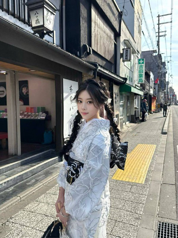 上海 小樱 硬5⃣️#普陀上海硬5/W0整纯欲气质（真人照，盗图严究）真实年龄2005年可看身份证支付宝卡包一切认证全脸无整真实上戏在读表演舞蹈生可看学生证可现场演绎舞蹈无任何风尘气息全脸0整无微调纯妈生脸爱好健身舞蹈游泳潜水（有水肺自由潜水证可看可查）童颜巨乳 高白纯欲精致声线温柔全身雪白 皮肤紧致翘臀S身材天生敏感体质 紧致三点粉超级会夹Height: 174cmWeight:48kgBust ：真E（假可赔氵）🏀♥️📱欢迎咨询客服👉@AnnaGJ168bot