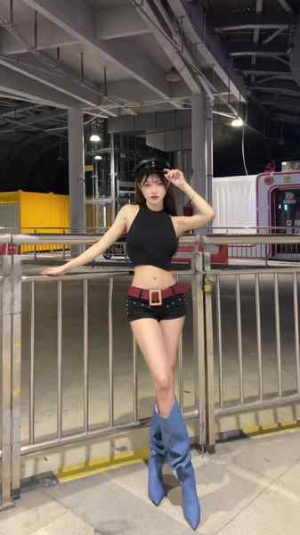 新加坡C罩杯-甜美温顺-三点粉嫩紧凑