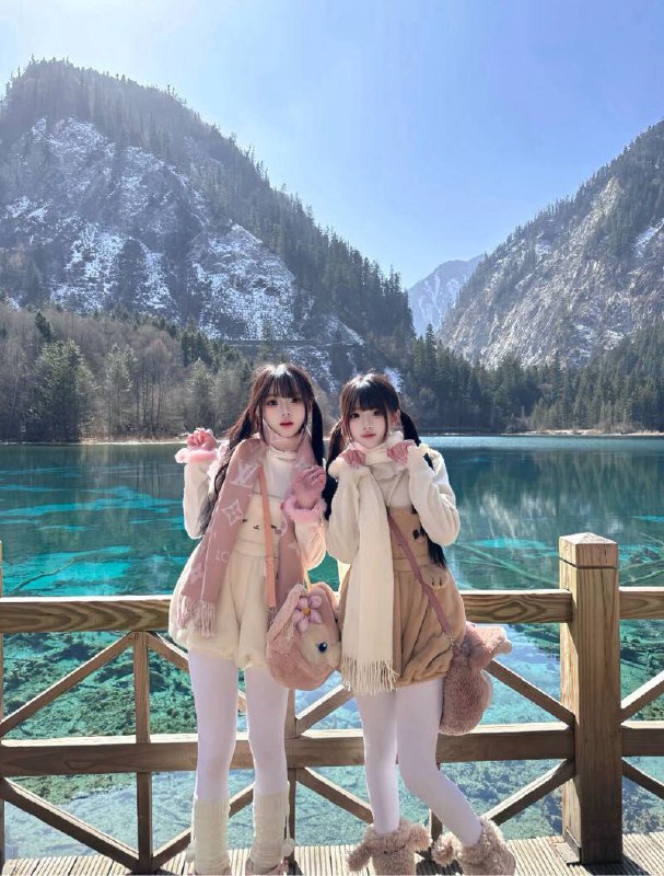 广州 外围蓝白白🏡姐姐妹妹姐姐：猫猫 06年 刚满19杭州女孩 小萝莉 可甜可御169 F 冷白皮 95斤 全身真实 0整容皮肤雪白 纯少女 真实自然 纯欲天花板懂事听话 性格活泼妹妹：咪咪 06年 刚满19岁•Height身高/168•Weight体重/95斤•Bust胸围/E 妈生脸 0整容前凸后翘！！巴掌腰！！姐姐胸比mm大一个罩杯！mm屁股大！！· 少量毛 超级紧 水多多  一线天🏀♥️📱欢迎咨询客服👉@AnnaGJ168bot