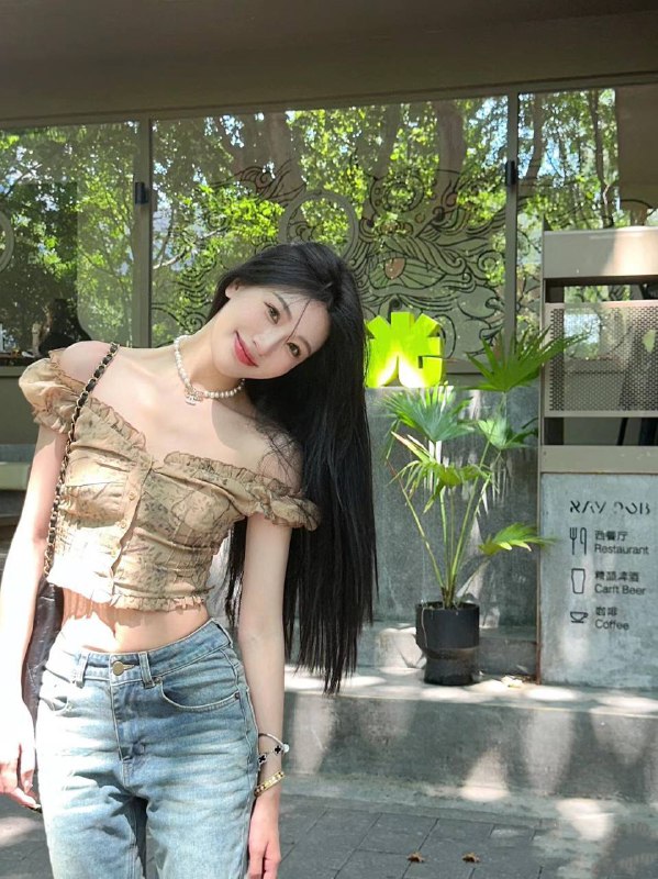 迪拜• *年龄/22• *身高/173 cm• *胸围/天然D• *职业/ 平面模特 真实美术学生• *谈吐优雅. 无风尘气息 女友fell• *真人真照  新人 兼职时间少清纯脸  可素颜🏀♥️📱欢迎咨询客服👉@AnnaGJ168bot