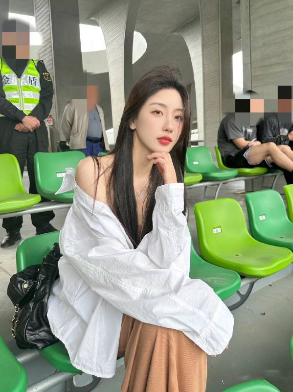 迪拜• *年龄/22• *身高/173 cm• *胸围/天然D• *职业/ 平面模特 真实美术学生• *谈吐优雅. 无风尘气息 女友fell• *真人真照  新人 兼职时间少清纯脸  可素颜🏀♥️📱欢迎咨询客服👉@AnnaGJ168bot