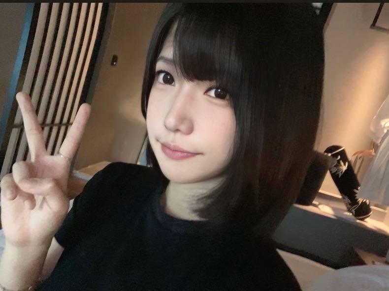 新加坡 倪妮 女大可查短发05年 170 B 94斤马甲线 腰细屁股大 白🐯无纹身反差 嗲 纯天然 可御可萝 性格好乖巧懂事  服务好  女友感强 爱唠嗑#新加坡🏀♥️📱欢迎咨询客服👉@AnnaGJ168bot