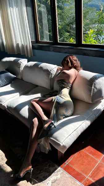 新加坡 倪妮 女大可查短发05年 170 B 94斤马甲线 腰细屁股大 白🐯无纹身反差 嗲 纯天然 可御可萝 性格好乖巧懂事  服务好  女友感强 爱唠嗑#新加坡🏀♥️📱欢迎咨询客服👉@AnnaGJ168bot