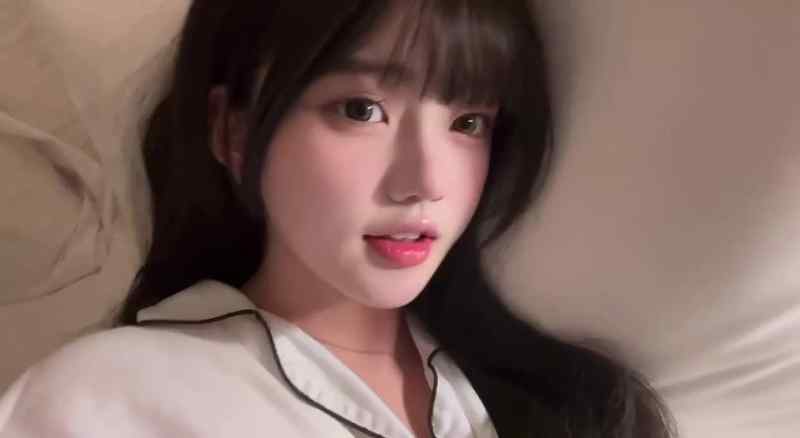 Sz朦胧-甜美学生-93斤-一线天-漫画身体