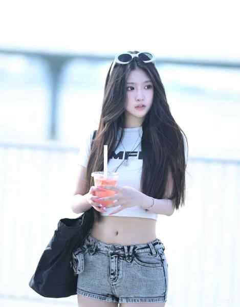 澳门白小纯-167cm-诱惑升雪兼职