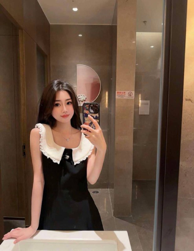 广州 外围蓝白白🏡芝士05 身高：172年纪：05年🐻围：C小女孩国民巴掌脸 清纯甜美 在校兼职生上下粉嫩💦超级多紧致极品少女🏀♥️📱欢迎咨询客服👉@AnnaGJ168bot