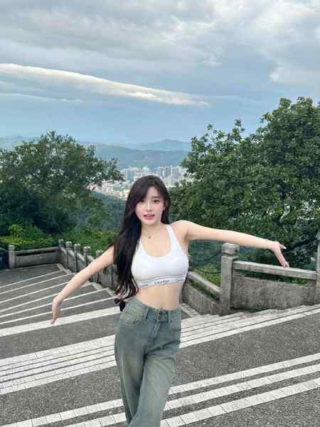 #南京外围#南京修车#南京上门南京Laochen💝圈外清纯大雪生首次兼职👩🏻‍🎓建邺区———————————————————• 02净身高172🐻胸围D👙• 初次兼职 纯欲气质 温柔大方🍑臀• 女友feel 不催不事 高颜值 高素质🌛• 极致水嫩，皮肤光滑，🍑蜜臀 三点👙粉🏀♥️📱欢迎咨询客服👉@AnnaGJ168bot
