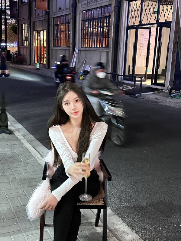 迪拜短开• 𝐏𝐮𝐫𝐞 𝐚𝐧𝐝 𝐥𝐨𝐯𝐞𝐥𝐲-精緻臉 纯欲 甜美留学生•🐣𝟏70天然E - Beauty   ╸西安游玩，美丽在线🍑雪白牛奶🥛肌.細膩大長腿蜜桃臀• 可純可蜜.• 只接素质k♥️💌🈲️不守时 醉酒#迪拜上门#迪拜外围#迪拜修车🏀♥️📱欢迎咨询客服👉@AnnaGJ168bot