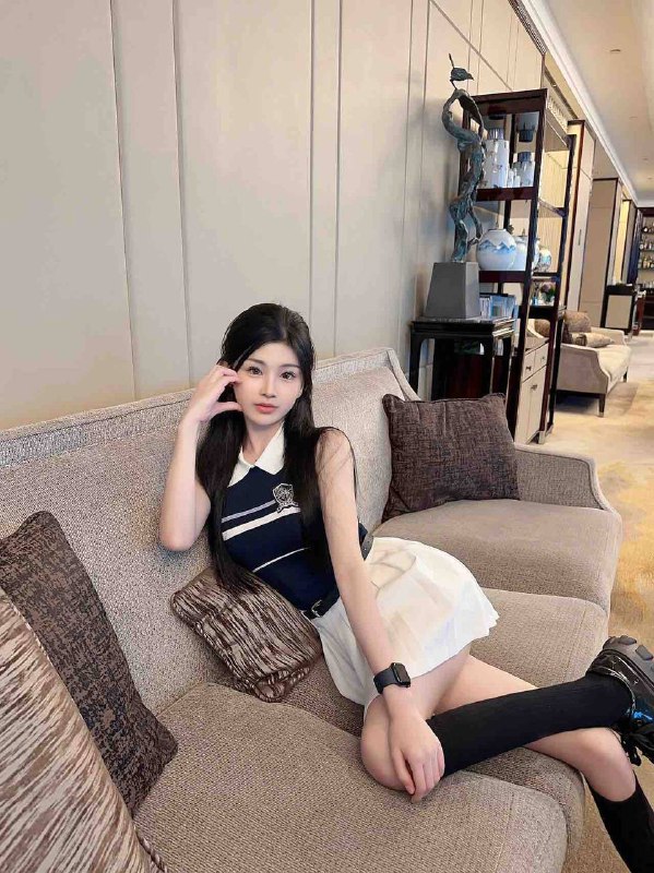 杭州苏微微#苦妮可𝐇𝐞𝐢𝐠𝐡𝐭身高/168• 𝐖𝐞𝐢𝐠𝐡𝐭体重/80• 𝐁𝐮𝐬𝐭胸围/真实C（天然🐻超软）• 𝐎𝐜𝐜𝐮𝐩𝐚𝐭𝐢𝐨𝐧职业/学生👩‍🎓⭐️高颜女友系⭐️清纯洋气 气质初恋 女友感 双商高书画舞蹈才艺江南女生腿长100cm，皮肤白皙零风尘走气质路线#上城区#杭州上门#杭州外围#杭州修车🏀♥️📱欢迎咨询客服👉@AnnaGJ168bot