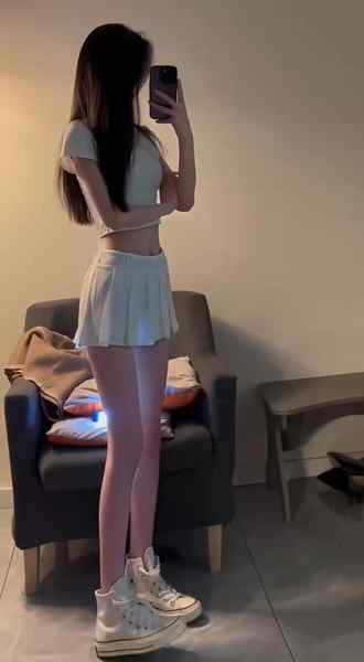 深圳小言-175C御姐-长腿艺术老师