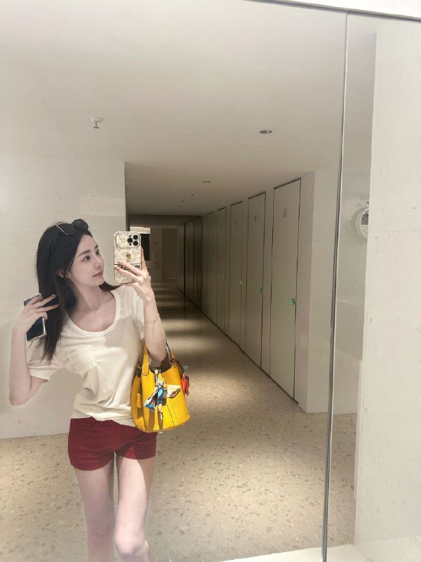 小言🏠🦜家5外W（❤️好评推荐❤️）高颜值   皮肤细腻完美S曲线0整容     蜜桃臀🍑02年    172文静纯欲风情商高 气质好 谈吐佳配合度高  气质绝佳#南山#5w#好评#深圳上门#深圳外围#深圳修车🏀♥️📱欢迎咨询客服👉@AnnaGJ168bot