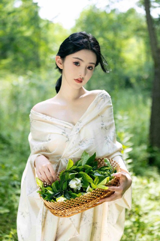 不与🏠硬5/w（三里屯SOHO)善宁170d 04年  极品新人精致脸冷白皮蜜桃臀气质绝佳可清纯可网红真正高白瘦 好评率100%#北京上门#北京外围#北京修车🏀♥️📱欢迎咨询客服👉@AnnaGJ168bot