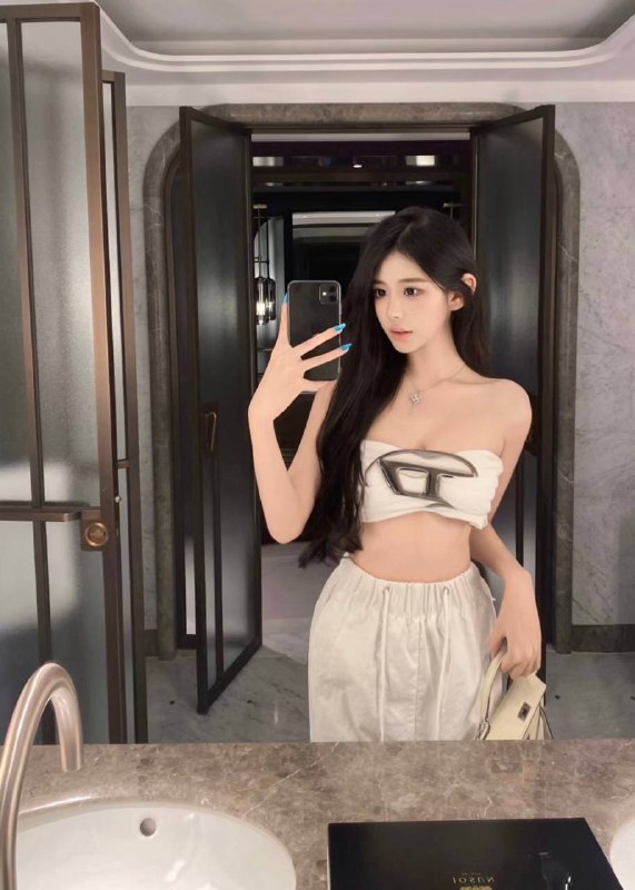 北京子俊🏡硬五身高：170cm  年龄：03年胸围：D  体重：45kg爱爱好：冲浪，书法，绘画，高尔夫，小提琴等真实在校大学生，纯兼职，非职业性打卡上班，不上课时偶尔在线不抽烟，不喝酒，全身雪白，常年健身，蜜桃臀（完美身材比例）学习成绩优异，平时喜欢健身，冲浪，滑雪等,无任何不良嗜好，高素质，双商在线，谈吐优雅，举止大方，初恋女友感觉，校花女神级别，本人比资料更好看•只觅高质量知己，非诚勿扰，感谢#朝阳三里屯#硬五#V81#北京上门#北京外围#北京修车🏀♥️📱欢迎咨询客服👉@AnnaGJ168bot