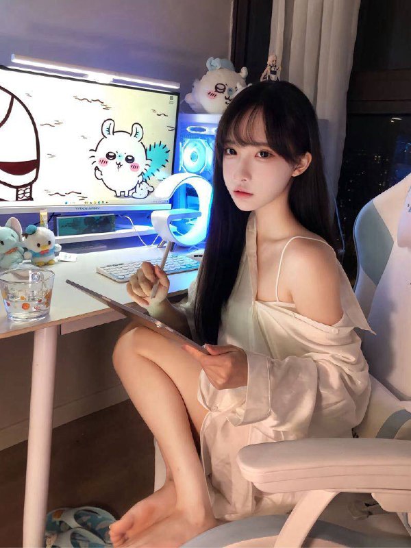 北京迷迷🏠华商壹棠  家3外505年/165cm/40kg●南方人，白幼瘦，蝴蝶穴●腰肢柔软，可一字马,🦶控福利.吴侬细语，娇小可爱，待k如男友