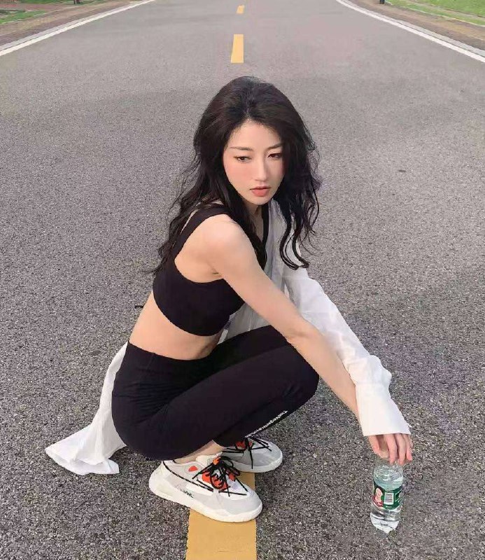 北京 老顽童🏠圈外新人 净175 Dada🐳🎬ing可纯可欲气质好全身雪白 敏感体质粉嘟嘟Height:  净175 DWeight:  48kgDate of birth：04在校大学生马甲线 蜜桃臀 大长腿甜美性格温柔杭州人不催不事ins健身博主 穿衣大牌 情商高硬5的质量暂3开一周后面🦜速速预约看好评 真人真照可验证🈲️侵犯肖像权追究朝阳区 健身达人 糖果