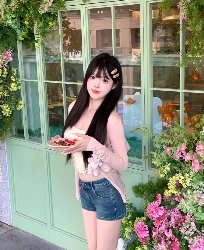 周生辰🏠兮#3k04.165D在校美院艺术生🎨𝐇𝐞𝐢𝐠𝐡𝐭身高/165• 𝐁𝐮𝐬𝐭胸围/D• 𝐀𝐠𝐞年龄/04• 𝐇𝐨𝐛𝐛𝐲兴趣/旅游，健身，画画，书法，滑雪⛷温柔可人，纯欲天花板无纹身不抽烟不喝酒给你初恋般的体验⛳️官悦欣园b区#北京#朝阳#蛇纹#纯欲#学生#无纹身#双非#六九#萝莉