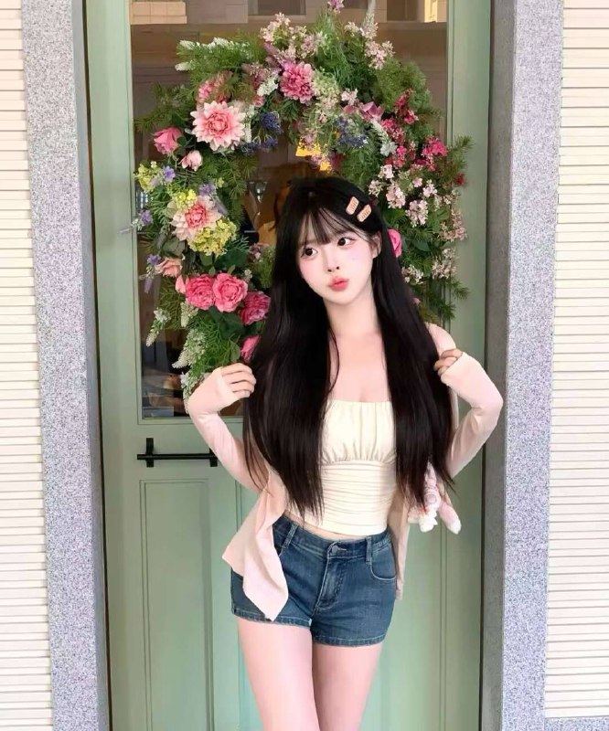 周生辰🏠兮#3k04.165D在校美院艺术生🎨𝐇𝐞𝐢𝐠𝐡𝐭身高/165• 𝐁𝐮𝐬𝐭胸围/D• 𝐀𝐠𝐞年龄/04• 𝐇𝐨𝐛𝐛𝐲兴趣/旅游，健身，画画，书法，滑雪⛷温柔可人，纯欲天花板无纹身不抽烟不喝酒给你初恋般的体验⛳️官悦欣园b区#北京#朝阳#蛇纹#纯欲#学生#无纹身#双非#六九#萝莉