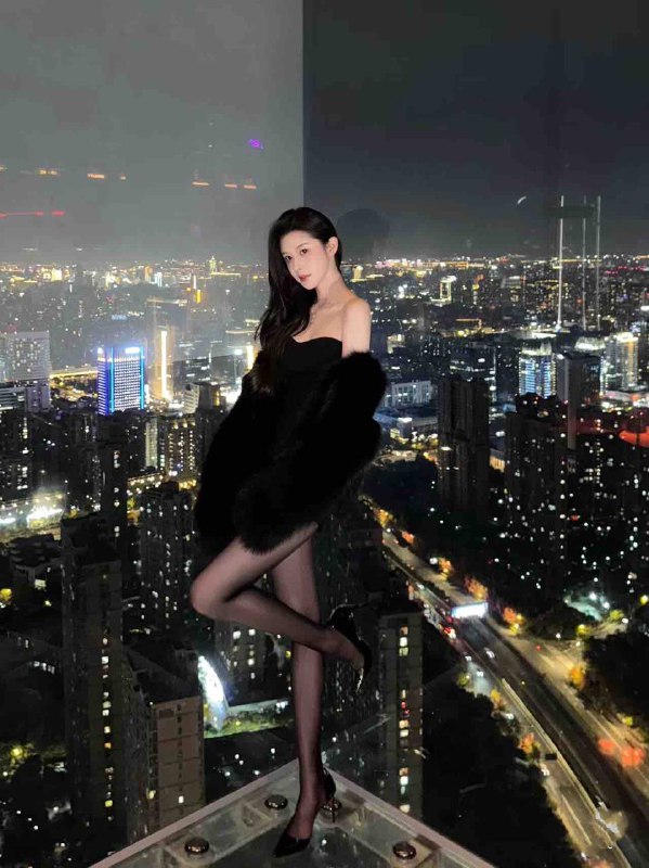 希希well🏠ztt🐳北京 纯⭕外  首次兼职  气质高贵御姐🔷颜值天花板  气场十足 性感御姐范🔷穿着时尚大牌 可纯可欲 冷艳十足🔷本人比照片好看  你的首选女友高级洋气款 全身无赘肉 A4腰172/🐻D /00年 妮妮冷白皮 声音甜美😋FW好 不事 不催大🥚可同城（只接素质k醉酒勿扰）北京 朝阳区 御姐