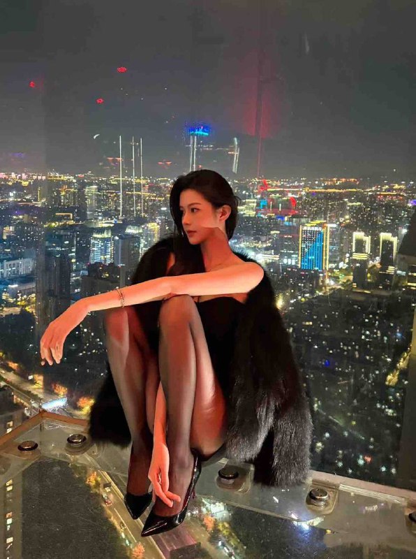 希希well🏠ztt🐳北京 纯⭕外  首次兼职  气质高贵御姐🔷颜值天花板  气场十足 性感御姐范🔷穿着时尚大牌 可纯可欲 冷艳十足🔷本人比照片好看  你的首选女友高级洋气款 全身无赘肉 A4腰172/🐻D /00年 妮妮冷白皮 声音甜美😋FW好 不事 不催大🥚可同城（只接素质k醉酒勿扰）北京 朝阳区 御姐